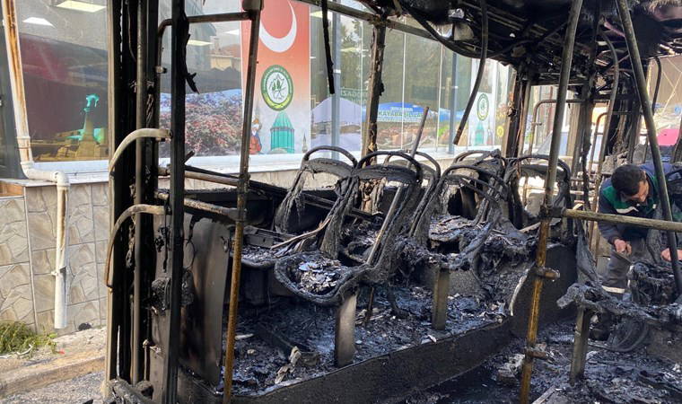 İzmir'de panik anları! Belediye otobüsünde yangın çıktı: Yolcular tahliye edildi