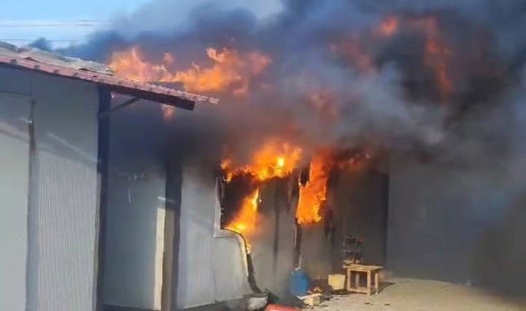 Gaziantep’te depremzedelerin kaldığı 5 konteyner yandı!