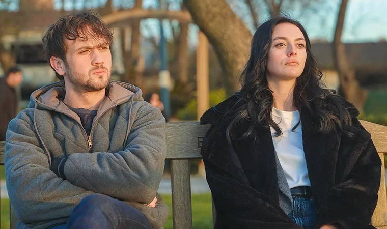 Kavga iddialarına son noktayı koydular: Melis Sezen ve Aras Bulut İynemli'den set pozu!