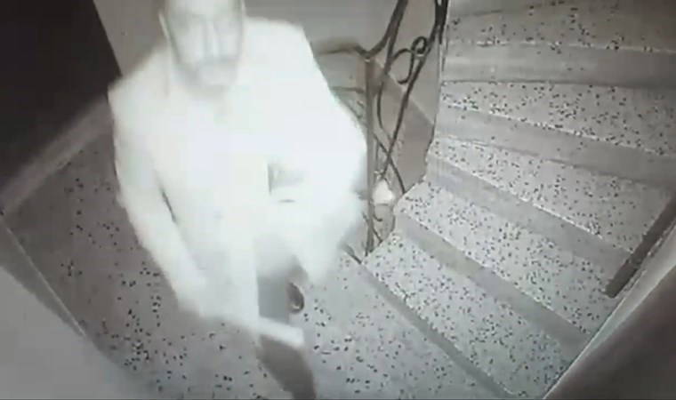 Komşusuyla davalık oldu: Kapısına mermi bırakıp tehdit ettiler!