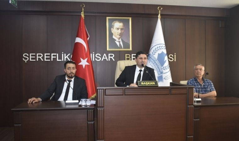 CHP’li belediyenin hizmet aracı hacizlenerek bağlandı: ‘Yıllar önceki bir imar uygulamasından kaynaklanıyor’