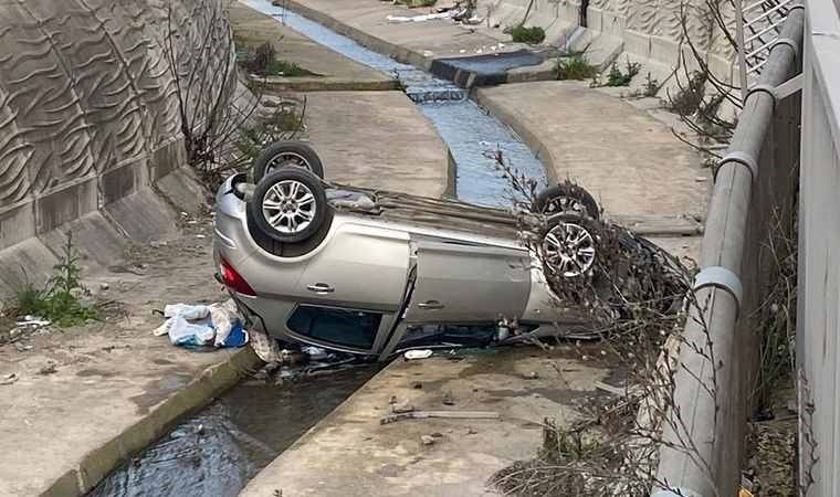 İstanbul Pendik'te otomobil dereye uçtu!