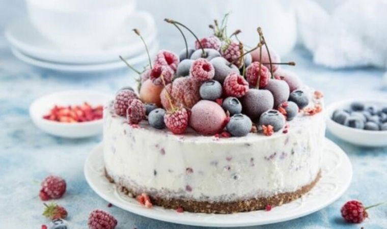 Tatlı kaçamak: Orman meyveli dondurmalı pasta tarifi