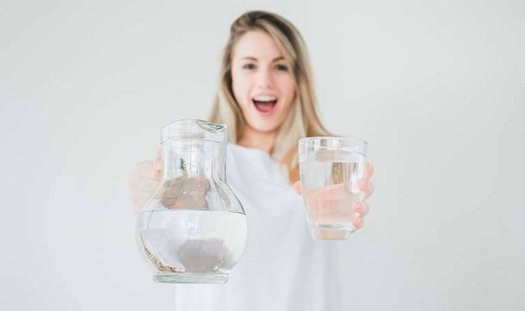 Sahurdan iftara su kaybını önleyerek gün içinde dinçliğinizi koruyun: Ramazan ayında susuzluk hissetmemek için 6 etkili öneri