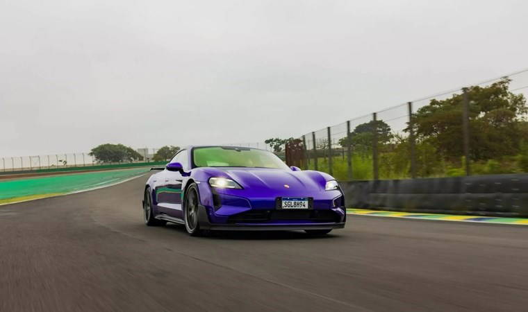 O elektrikli model Porsche 911 Turbo S'i geride bıraktı