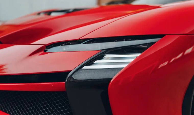 Ferrari'nin ilk elektrikli modeli yola çıktı!