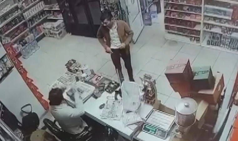 Markete girip cinsel organını gösterdi!