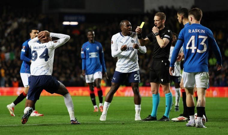 Fenerbahçe penaltı bekledi: Hakem sarı kart verdi!