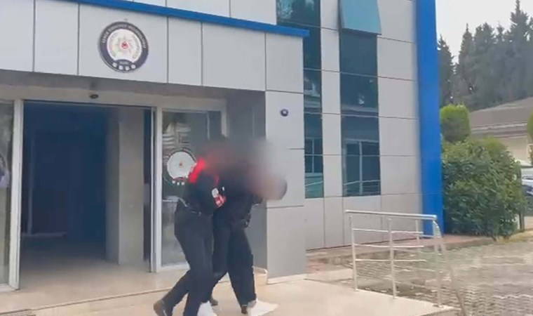 Polisten kaçarken tarlaya attı: Çuvaldan çıkanlar şoke etti