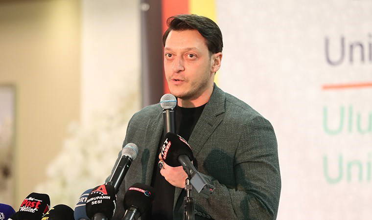 AKP'li Mesut Özil Almanya'da iftara katıldı: 'Cumhurbaşkanı Erdoğan'ın selamını getirdim'