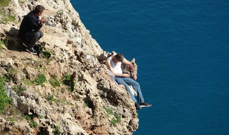 40 metrelik falezlerin ucunda can pazarı: '90 kilo adamdım şu halime bak, çaresizlik nedir bilir misin?'