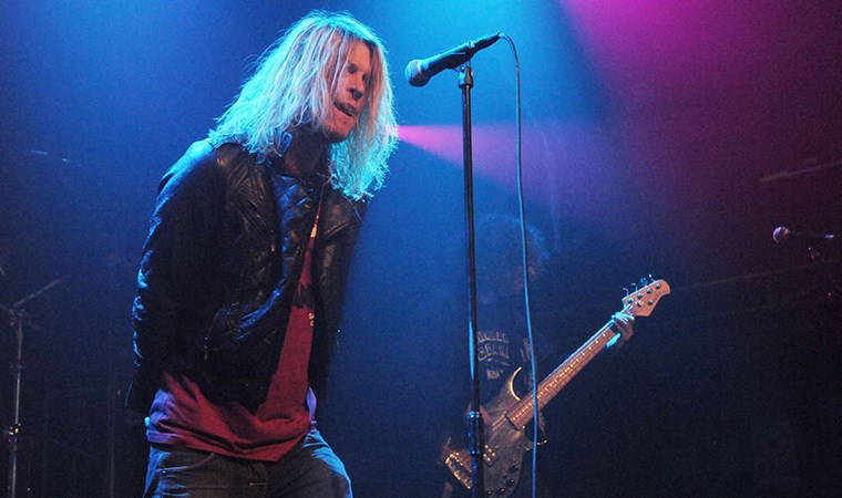 Ünlü şarkıcı gözaltına alındı: 'Sevgilisine şiddet uyguladı' iddiası!