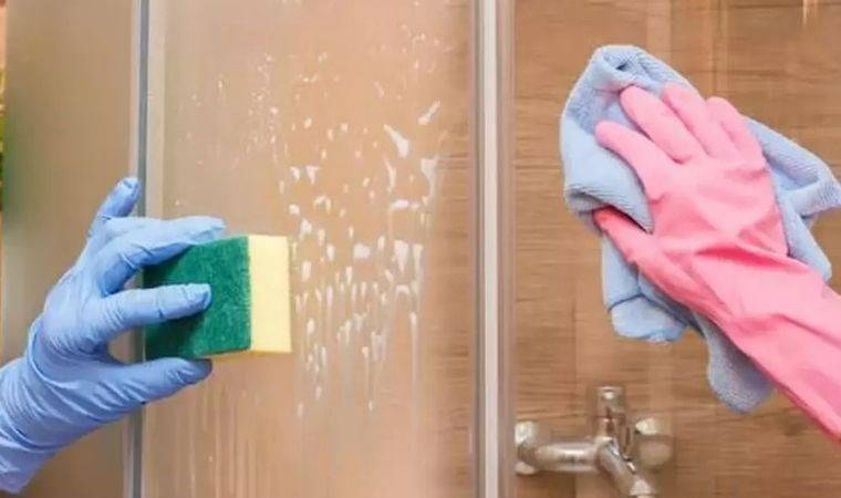 Duşakabin camındaki lekeleri anında çıkartan pratik yöntem: İlk günkü gibi parlak