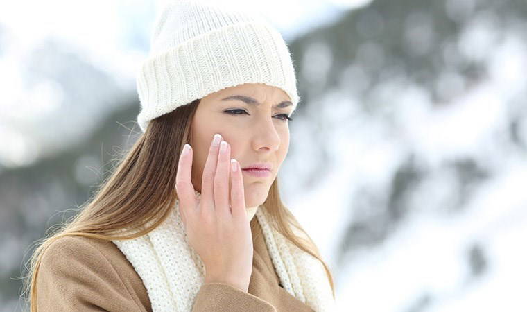 Havadaki ısı değişiklikleri en çok cildi vuruyor: Mevsim geçişlerinde cilt sağlığını korumanın yolları