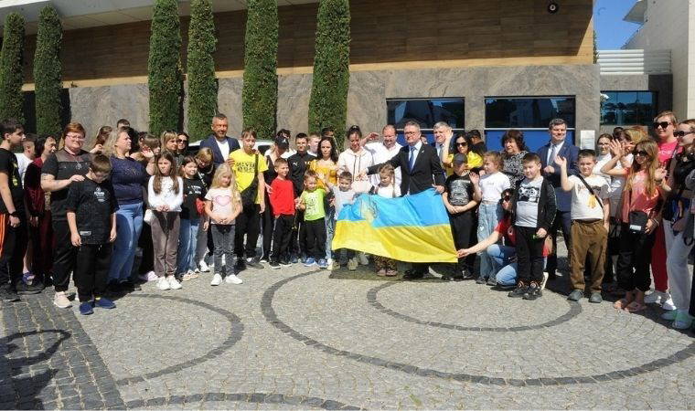 Savaş mağduru Ukraynalı çocuklar tatil için Çeşme'ye geldi