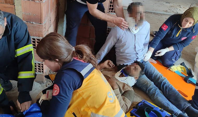 Nusaybin'de panik anları! Cami inşaatının iskelesi çöktü: 8 metreden düşen 2 işçi ağır yaralandı!