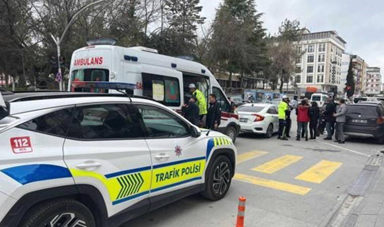 Burdur'da yaya geçidinden karşıya geçmek isteyen kadına otomobil çarptı!