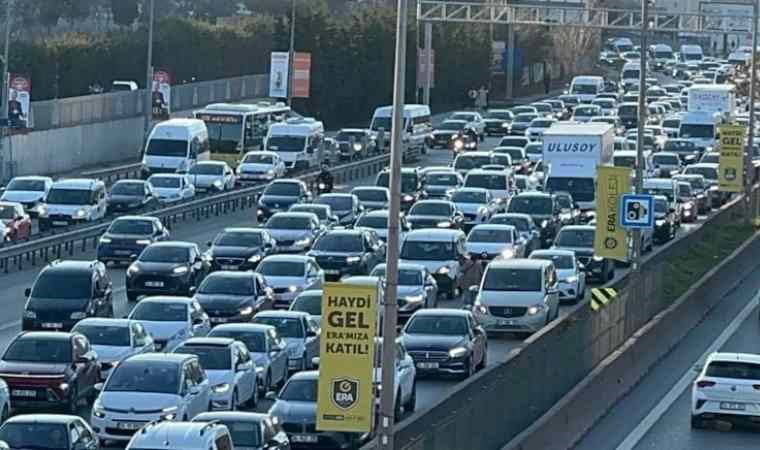 İstanbul'da akşam saatlerinde trafik: Yoğunluk yüzde 83'e ulaştı