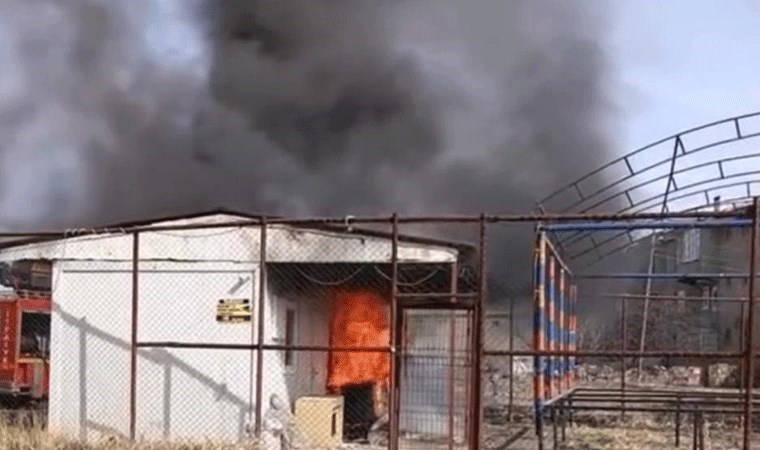 Van'da konteyner yangını