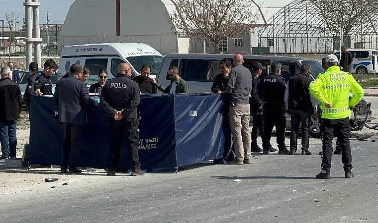 Konya'da minibüs, TIR'a çarptı: Ölü ve yaralılar var!