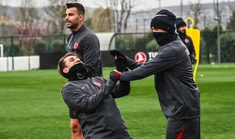 Yunus Akgün'den Kerem Aktürkoğlu paylaşımı: 'Gelirken getirmemiş'