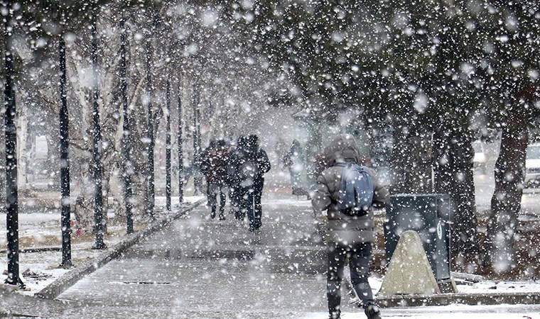 Şarkikaraağaç'ta eğitime kar engeli