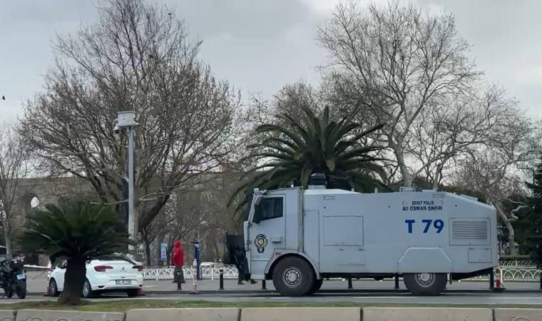 İstanbul Büyükşehir Belediyesi'ne operasyon: Polis ve TOMA'lar belediye binası önünde!