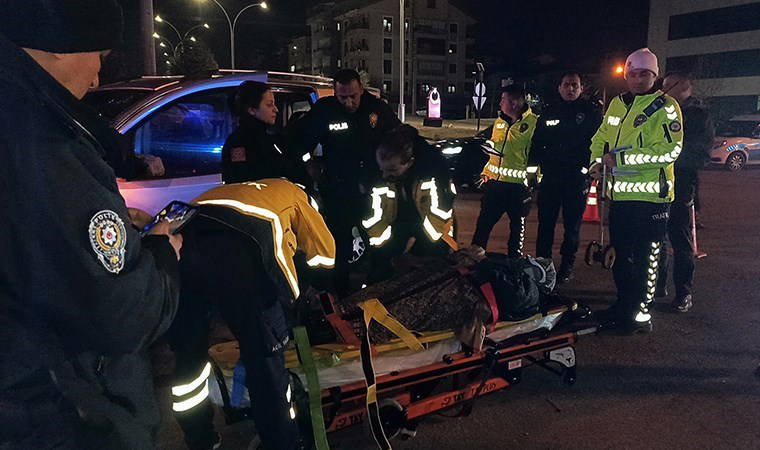 Bir anda yan yattı! Karaman'da otomobil ile hafif ticari araç çarpıştı: Yaralılar var...