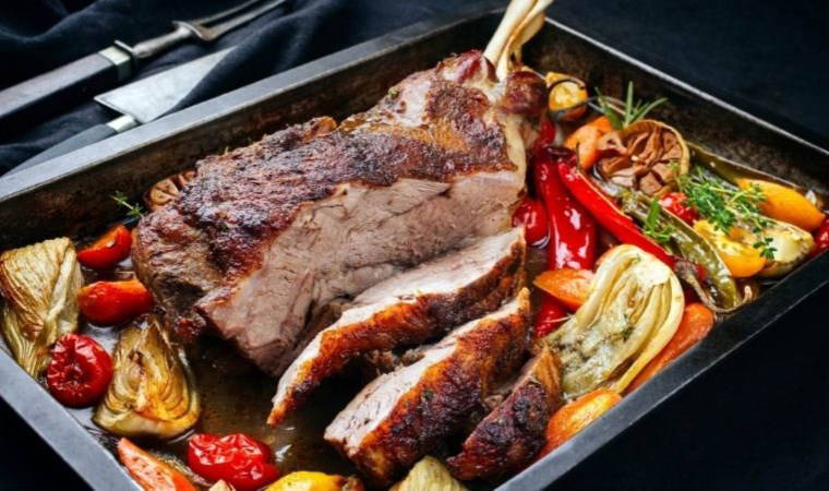 İftara ana yemek önerisi: Fırında soslu kuzu incik tarifi