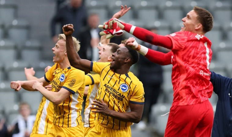 İki kırmızı kart çıktı: Brighton uzatmalarda çeyrek finale yükseldi!