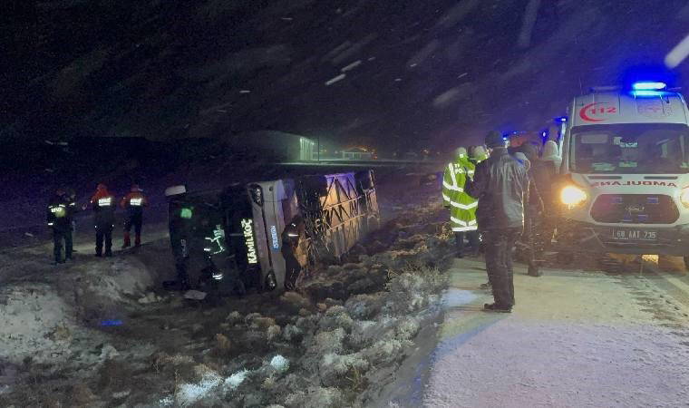 Aksaray'da feci kaza... Yolcu otobüsü devrildi: Çok sayıda yaralı var!