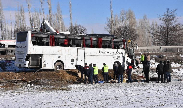 Afyonkarahisar'da yolcu otobüsü şarampole devrildi: Ölü ve yaralılar var!