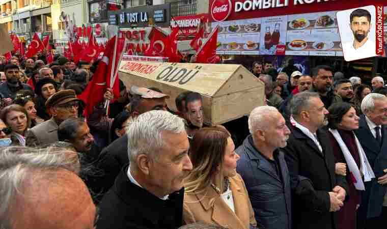 İzmir’de tabutlu 'İmamoğlu' eylemi: 'Demokrasi öldü, adalet öldü'
