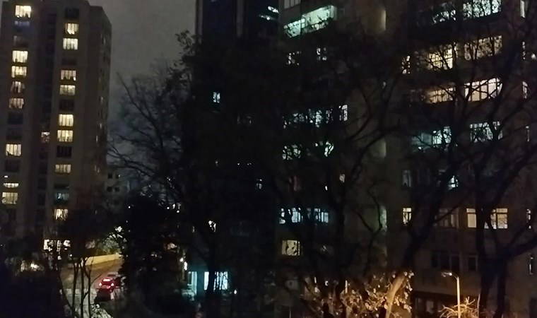 İstanbul'da 'Ekrem İmamoğlu' desteği: Evlerin ışıkları açıp kapatıldı, ıslıklar yükseldi