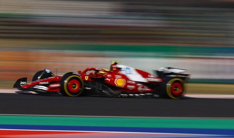 Hamilton, Ferrari ile ilk kez pole pozisyonunda!