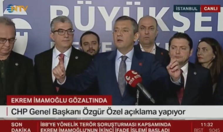 'Merkez medya' eleştirisini kaldıramadılar... NTV, Özgür Özel konuşurken yayını kesti!