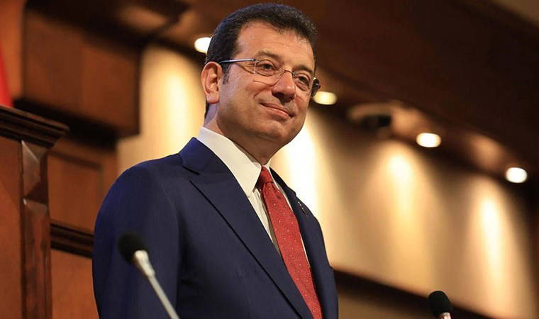 İmamoğlu, Emniyet'te gözaltına alınan öğrencilere sarıldı