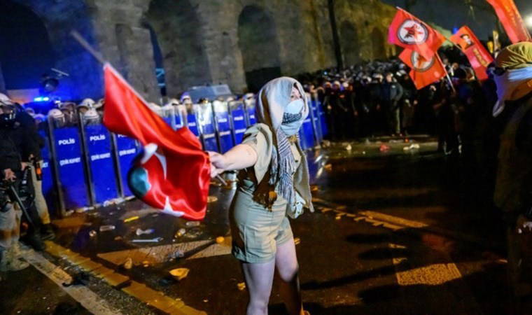 "Rakibini hapse, demokrasiyi tehlikeye attı..."