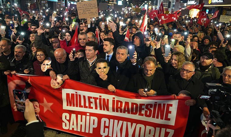 Trabzonlular, İmamoğlu'na destek için sokaklara aktı: 'Bu topraklarda adalet oluncaya kadar mücadelemiz bitmeyecek'