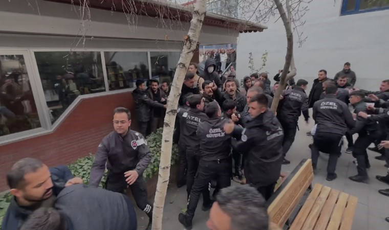 Ankara Üniversitesi'nde boykot uygulayan öğrencilere saldırı girişimi: Soda şişesi fırlattılar