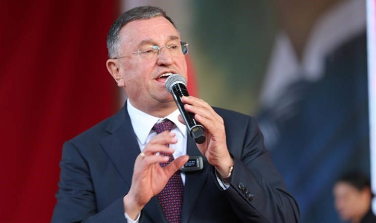 Lütfü Savaş ve 2 isimden geldi