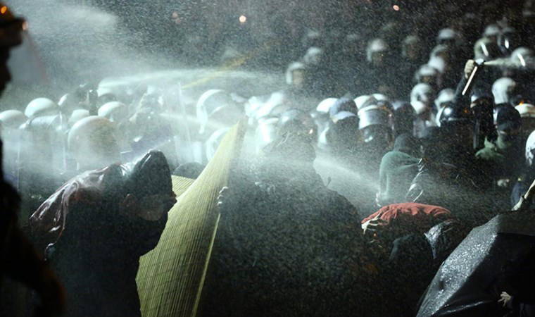 İBB protestosunda polise 'emekli olduğunda bulacağım seni' dedi, gözaltına alındı