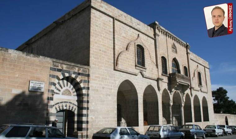 Anayasa kullanılarak, anayasanın bertarafı...