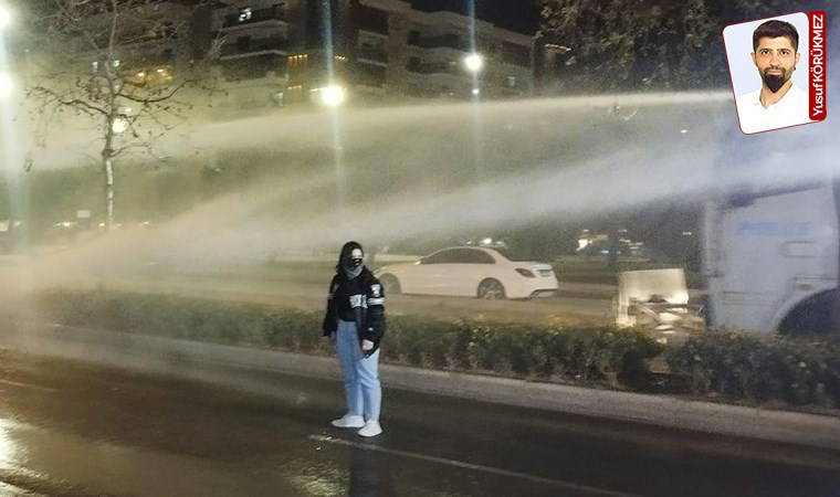 Öğrenciler AKP İl Binası'na yürümek istedi: İzmir’de polis müdahalesi başladı!