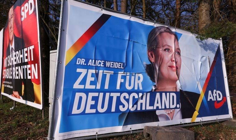 AfD zirveye yürüyor: Ankette rekor oy oranına ulaştı
