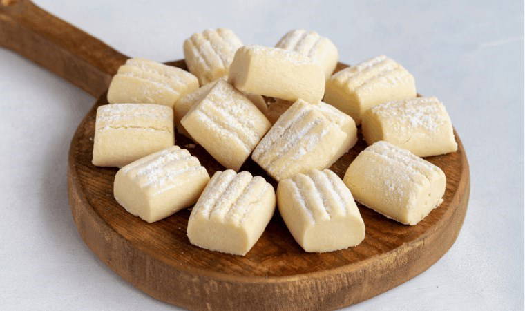 10 dakikada üç malzemeli un kurabiyesi tarifi