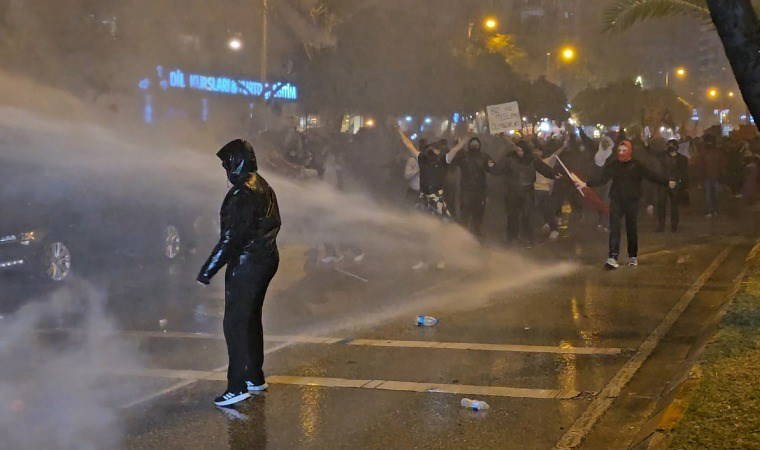 Adana'da 'İmamoğlu' protestosunda eylemcilere TOMA'lı müdahale