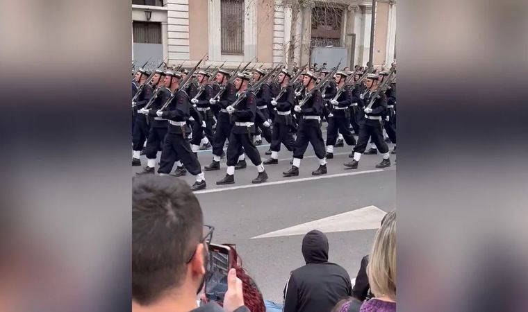 Yunanistan'da geçit töreninde provokasyon: Türkiye karşıtı çirkin sloganlar atıldı