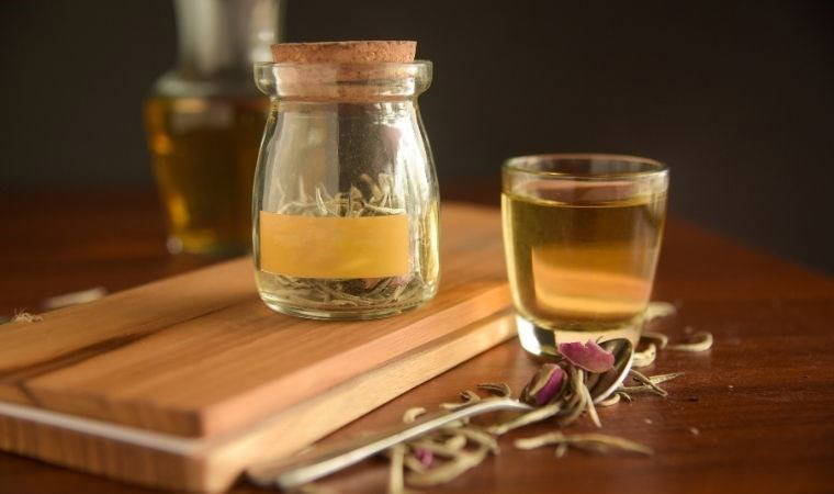 Kırışıklıklara ve ince çizgilere son veren mucize yöntem: Doğanın kolajen deposu şifalı çay