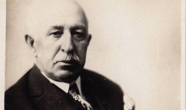 Halid Ziya Uşaklıgil kimdir? Halid Ziya Uşaklıgil'in kitapları nelerdir? Halid Ziya Uşaklıgil'in sanat ve özel yaşamı...